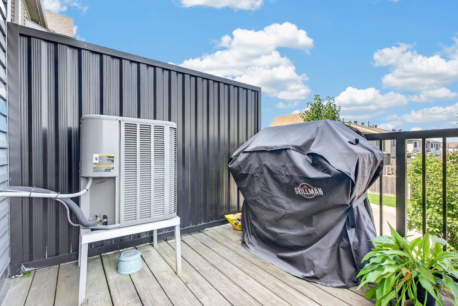 Privacy-screened balcony with barbecue
